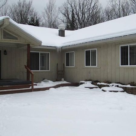 Brimley Lodge / Sleeps 36 / Snowmobile & Orv Trail Exterior photo