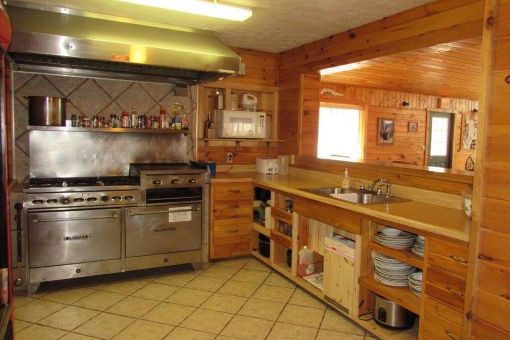 Brimley Lodge / Sleeps 36 / Snowmobile & Orv Trail Exterior photo