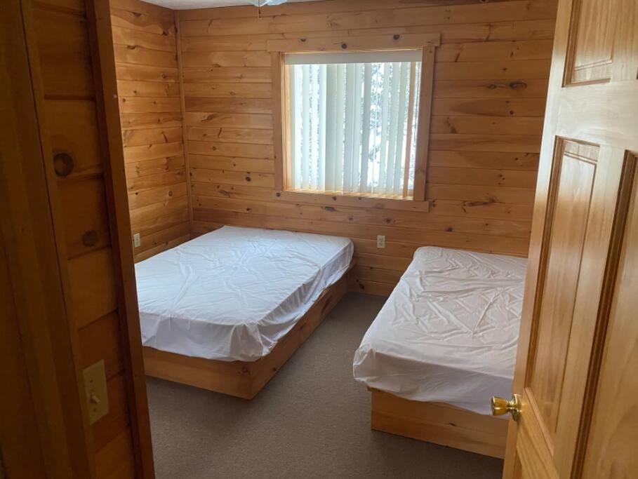 Brimley Lodge / Sleeps 36 / Snowmobile & Orv Trail Exterior photo