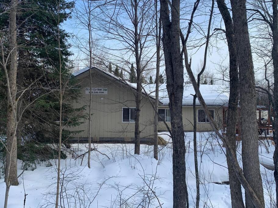 Brimley Lodge / Sleeps 36 / Snowmobile & Orv Trail Exterior photo