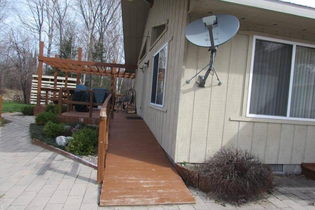 Brimley Lodge / Sleeps 36 / Snowmobile & Orv Trail Exterior photo