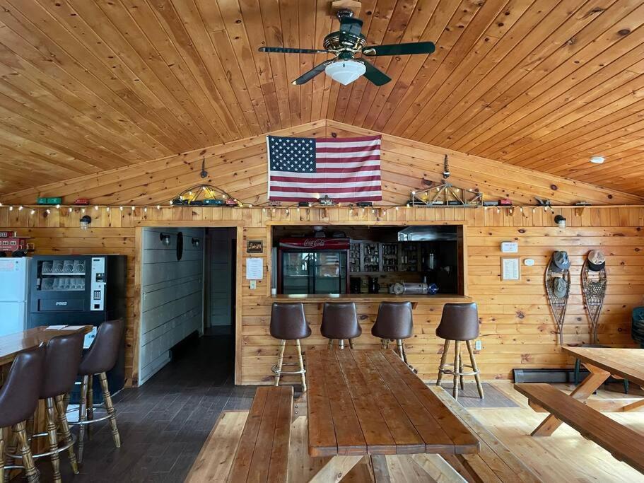 Brimley Lodge / Sleeps 36 / Snowmobile & Orv Trail Exterior photo