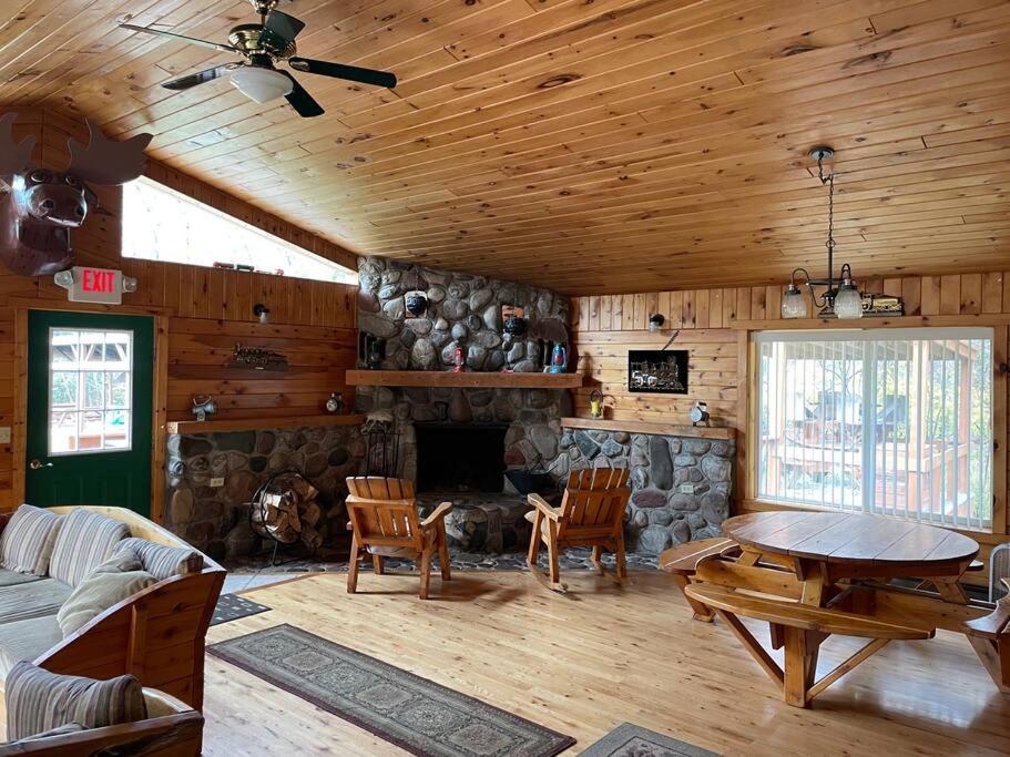 Brimley Lodge / Sleeps 36 / Snowmobile & Orv Trail Exterior photo